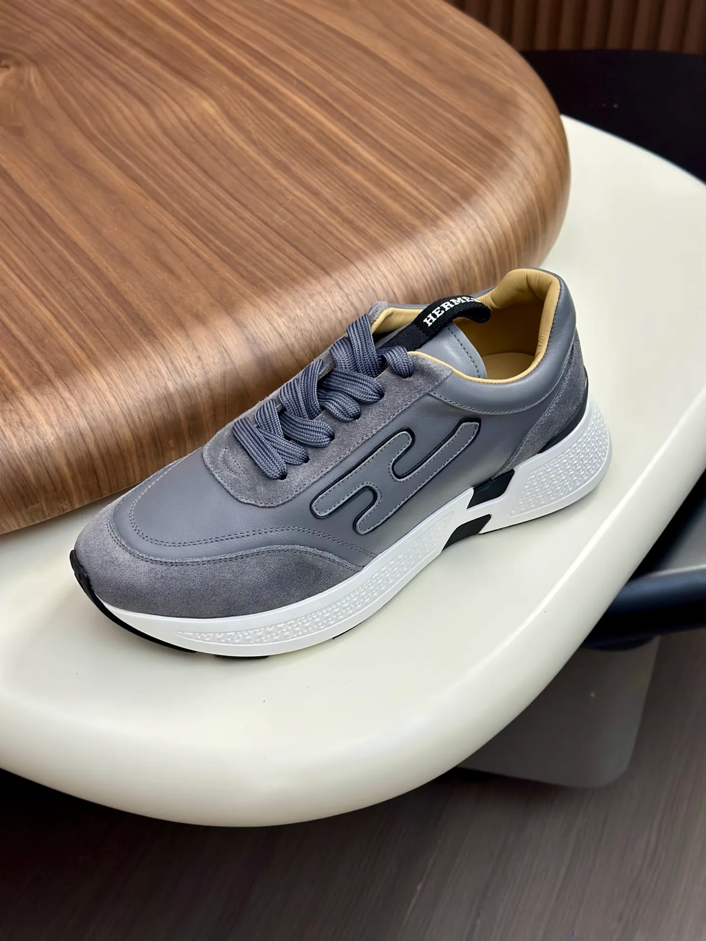 [HERMES] Hermès men's shoes 💰840💰 - High-end quality original order - Upper: 🔝 tumbled calfskin, brand canvas cloth, shoe body sewn with ´H´ pattern - Lining: water-dyed cowhide - Outsole: ultra-light T men's shoes 💰U foam rubber; two-color molded outsole - Ultra-high quality control, fine workmanship: highlighted (high-end, luxury, grade) -Size :39-44 (38, 45, can be customized)